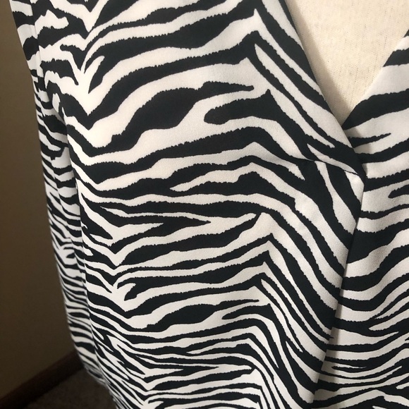 Banana Republic Zebra Print Blouse Sz S EUC - Picture 2 of 6